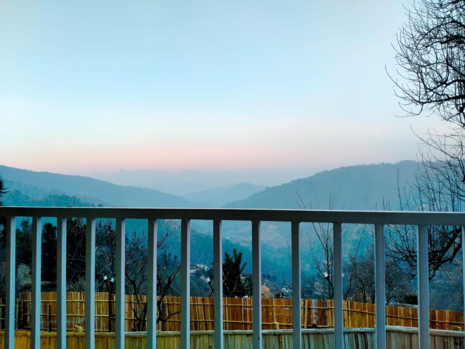 The Pahadi Nest Mukteshwar Hotell Eksteriør bilde